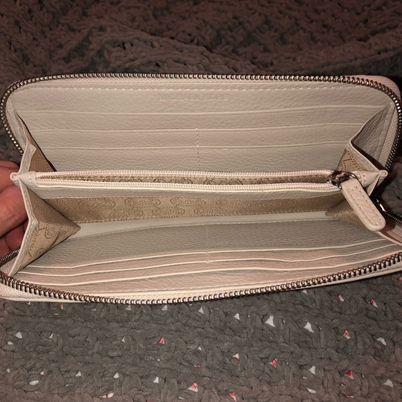 New Michael Kors White Wallet - Picture 3 of 5